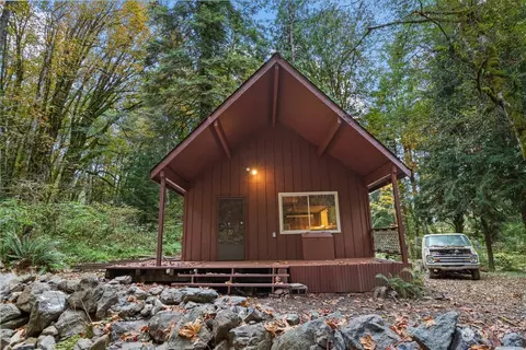 8974 Frost Creek Rd, Maple Falls, WA 98266