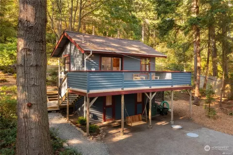 1141 Island Dr, Lummi Island, WA 98262
