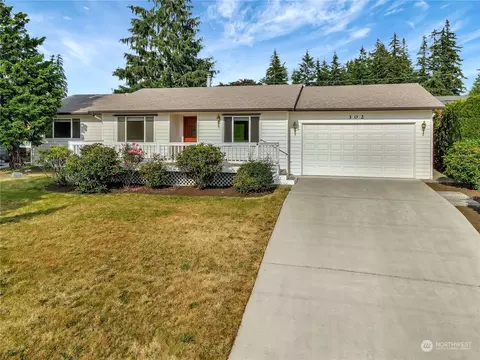 302 Camaloch Dr, Camano Island, WA 98282
