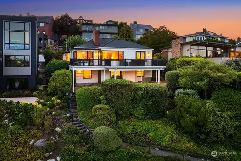 2425 Eyres Pl W, Seattle, WA 98199