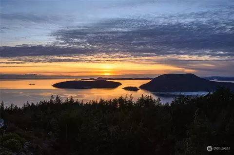 11268 Mainsail Ln, Anacortes, WA 98221