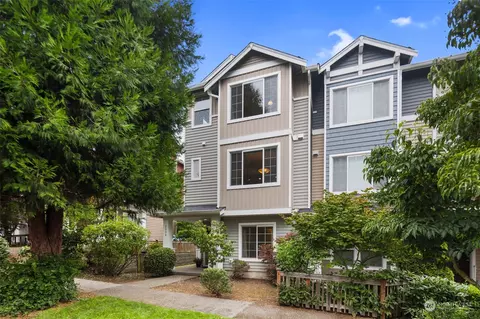 2808 SW Bataan St, Seattle, WA 98126