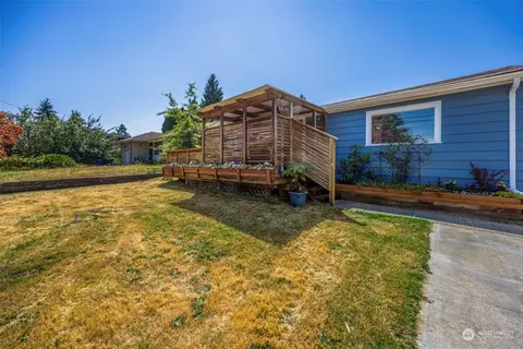 16027 8th Ave SW, Burien, WA 98166