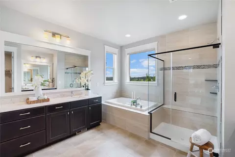 Bath - 22414 43rd Dr SE, Bothell, WA 98021 photo 3 of 4