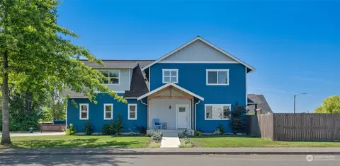 427 6th St, Blaine, WA 98230