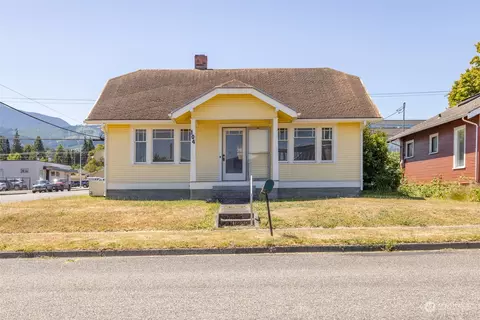 104 W 7th St, Port Angeles, WA 98362