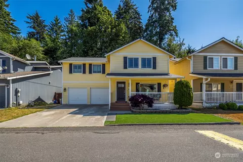 1095 NE Beaumont Ln, Bremerton, WA 98311