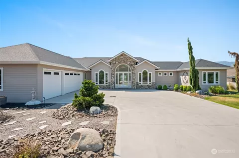 2640 SE Falcon View Dr, East Wenatchee, WA 98802