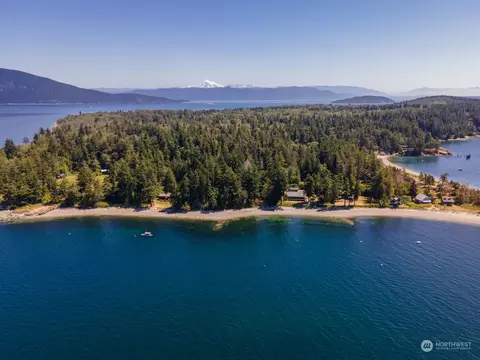 2225 Leadbetter Pl, Sinclair Island, WA 98221