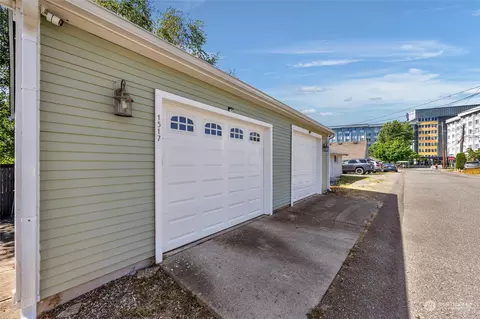 Exterior - 1517 Baker Ave, Everett, WA 98201 photo 5 of 8