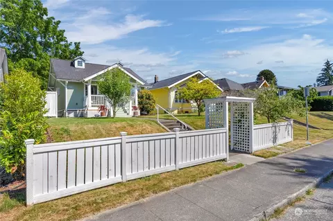 Exterior - 1517 Baker Ave, Everett, WA 98201 photo 6 of 8
