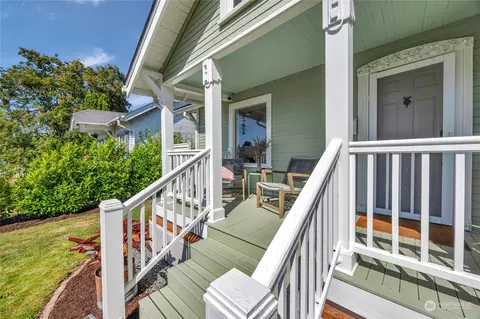 Exterior - 1517 Baker Ave, Everett, WA 98201 photo 1 of 8