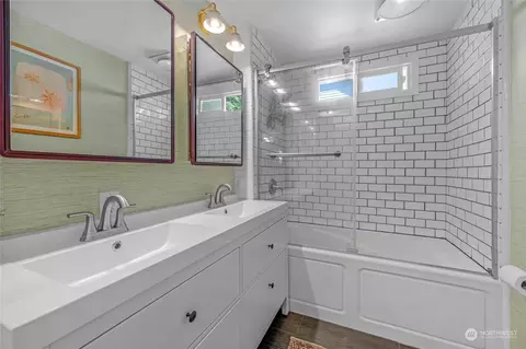 Bath - 1517 Baker Ave, Everett, WA 98201 photo 1 of 1