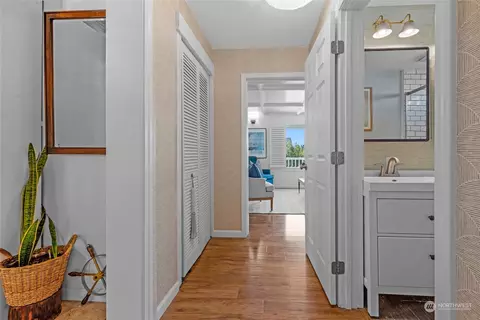 Entry Way - 1517 Baker Ave, Everett, WA 98201 photo 3 of 3