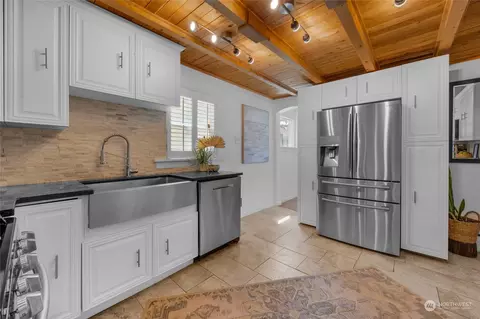 Kitchen - 1517 Baker Ave, Everett, WA 98201 photo 3 of 3