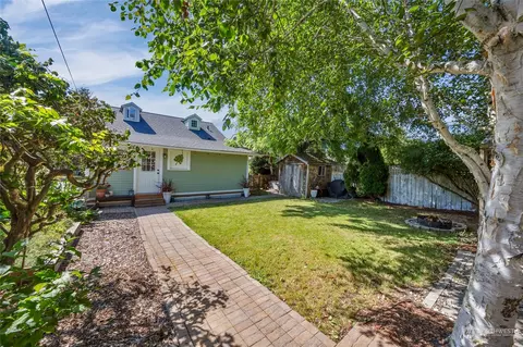 Exterior - 1517 Baker Ave, Everett, WA 98201 photo 3 of 8