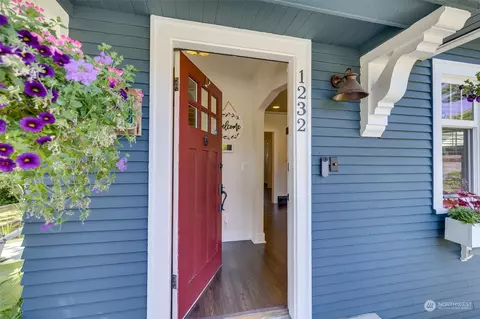 Entry Way - 1232 Donovan Ln, Everett, WA 98201 photo 1 of 4