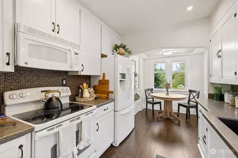 Kitchen - 1232 Donovan Ln, Everett, WA 98201 photo 2 of 3