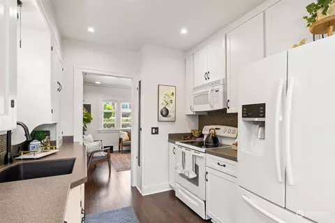 Kitchen - 1232 Donovan Ln, Everett, WA 98201 photo 3 of 3