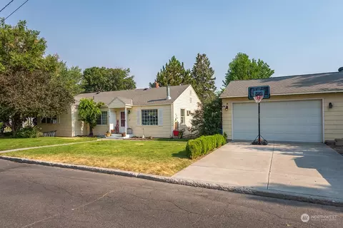 636 1st Ave SW, Ephrata, WA 98823