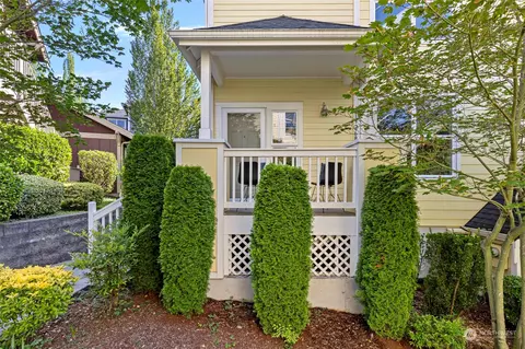 1926 18th Ave NE #B, Issaquah, WA 98029