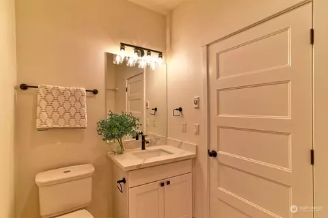 Bath - 4326 Crescent Ave, Everett, WA 98203 photo 5 of 5