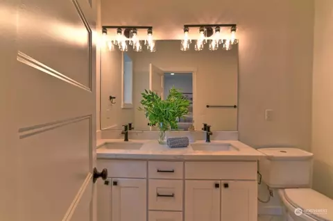 Bath - 4326 Crescent Ave, Everett, WA 98203 photo 3 of 5