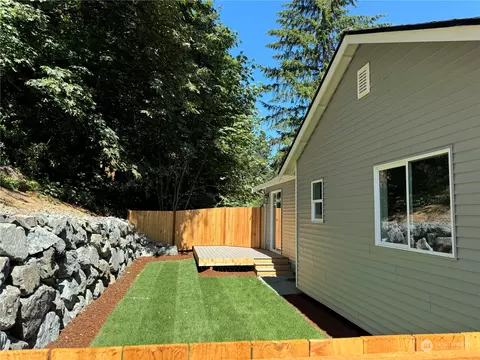 Exterior - 4326 Crescent Ave, Everett, WA 98203 photo 2 of 3