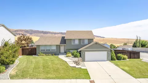 2401 Harvester Loop, East Wenatchee, WA 98802