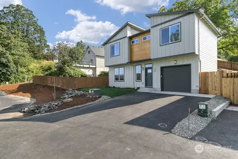589 N 3rd St, Kalama, WA 98625