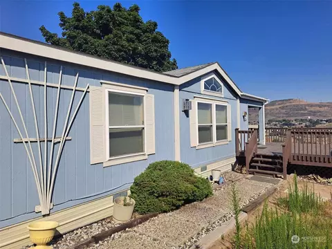 413 Batchelor Sq, Grand Coulee, WA 99133
