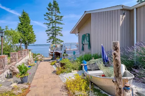 6889 Holeman Ave, Birch Bay, WA 98230