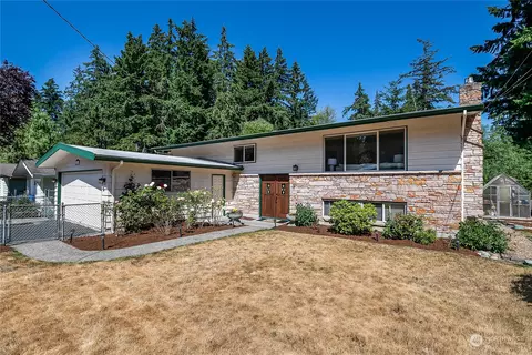 18520 Palatine Pl N, Shoreline, WA 98133