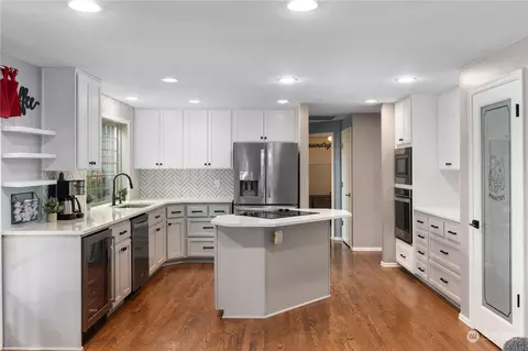 Kitchen - 23828 22nd Dr SE, Bothell, WA 98021 photo 3 of 4