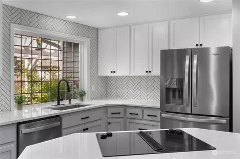 Kitchen - 23828 22nd Dr SE, Bothell, WA 98021 photo 4 of 4