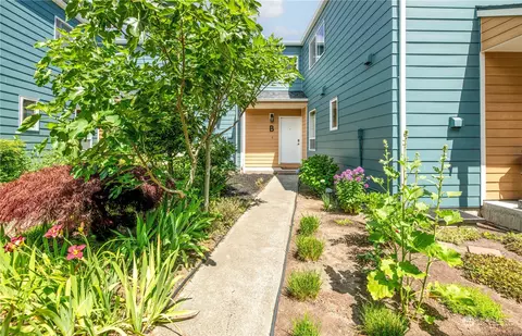 8437 25th Ave SW #B, Seattle, WA 98106