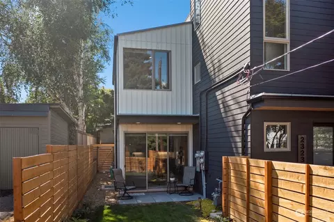 2325 Walnut Ave SW #B, Seattle, WA 98116