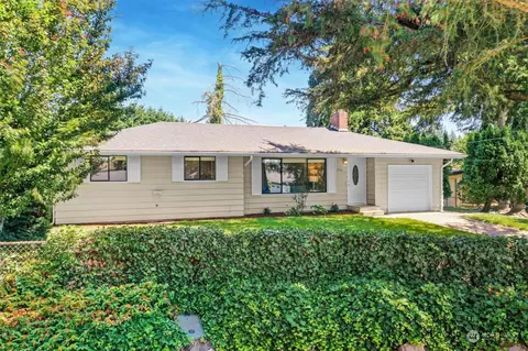 2516 Dayton Ave NE, Renton, WA 98056