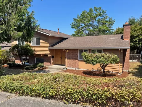 1004 S 233rd Pl, Des Moines, WA 98198