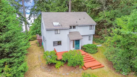 11023 Riviera Dr, Anderson Island, WA 98303