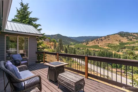 4626 Whispering Ridge Dr, Wenatchee, WA 98801