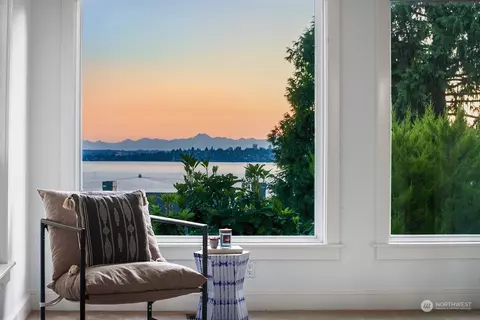5404 Lake Washington Blvd #D, Kirkland, WA 98033