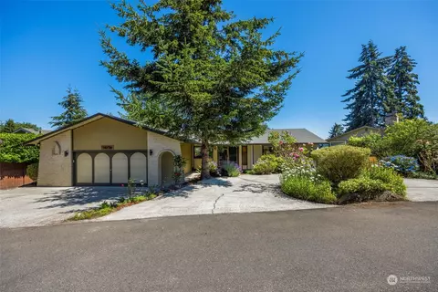 18734 64th Ln NE, Kenmore, WA 98028