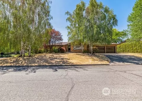 4902 Richey Rd, Yakima, WA 98908