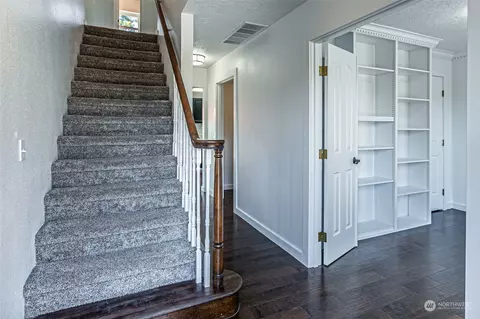 Entry Way - 1002 NW 23rd Ave, Camas, WA 98607 photo 1 of 4