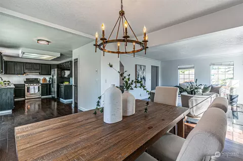 Dining - 1002 NW 23rd Ave, Camas, WA 98607 photo 3 of 4