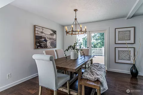Dining - 1002 NW 23rd Ave, Camas, WA 98607 photo 2 of 4