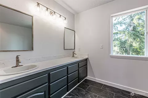 Bath - 1002 NW 23rd Ave, Camas, WA 98607 photo 2 of 3