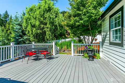 Exterior - 1002 NW 23rd Ave, Camas, WA 98607 photo 6 of 9