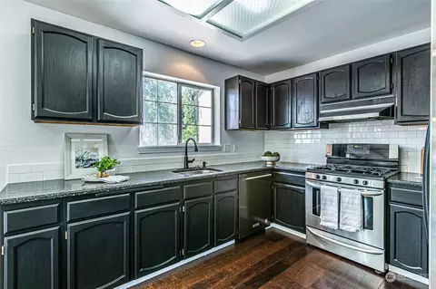 Kitchen - 1002 NW 23rd Ave, Camas, WA 98607 photo 3 of 3